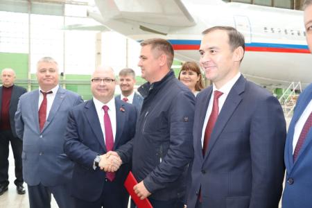 Юрий Афонин на авиазаводе в Воронеже: Россия снова будет летать на своих самолетах!