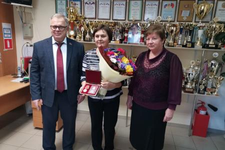Заместитель Председателя Мособлдумы, руководитель фракции КПРФ Александр Наумов принял участие в открытии мемориальной доски А.А. Ефимова в Дубровицах
