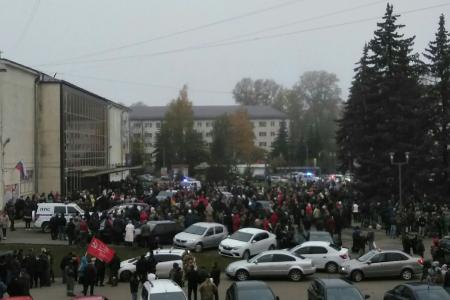 Великий Новгород. Активисты КПРФ приняли активное участие в отправке в войска добровольцев и мобилизованных воинов