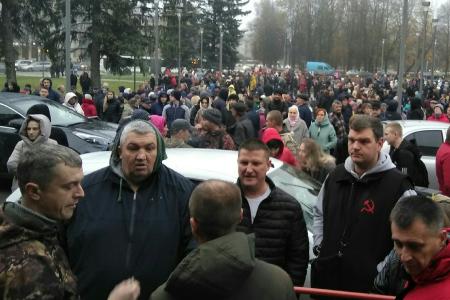 Великий Новгород. Активисты КПРФ приняли активное участие в отправке в войска добровольцев и мобилизованных воинов