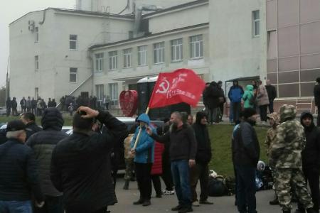 Великий Новгород. Активисты КПРФ приняли активное участие в отправке в войска добровольцев и мобилизованных воинов