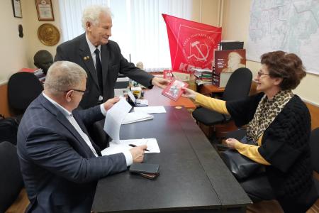 Руководитель фракции КПРФ в Мособлдуме Александр Наумов провёл приём граждан в Ленинском городском округе