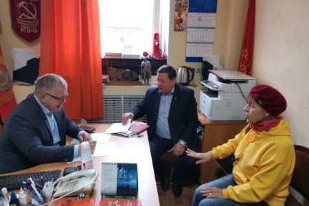 Руководитель фракции КПРФ в Мособлдуме Александр Наумов провел прием граждан в Кашире