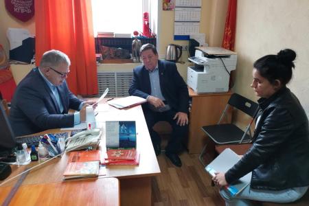 Руководитель фракции КПРФ в Мособлдуме Александр Наумов провел прием граждан в Кашире