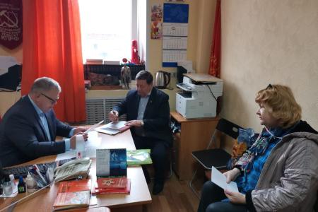 Руководитель фракции КПРФ в Мособлдуме Александр Наумов провел прием граждан в Кашире