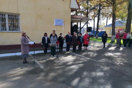Заместитель Председателя Мособлдумы, руководитель фракции КПРФ Александр Наумов принял участие в открытии мемориальной доски А.А. Ефимова в Дубровицах