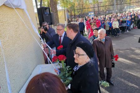 Заместитель Председателя Мособлдумы, руководитель фракции КПРФ Александр Наумов принял участие в открытии мемориальной доски А.А. Ефимова в Дубровицах