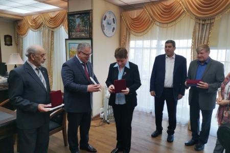 Депутат КПРФ Александр Наумов наградил сотрудников строительной фирмы «Гюнай» в городе Домодедово