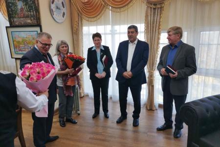 Депутат КПРФ Александр Наумов наградил сотрудников строительной фирмы «Гюнай» в городе Домодедово