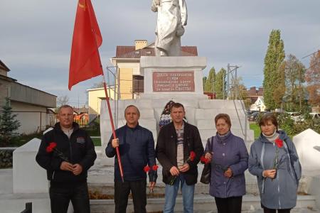 Тамбовские коммунисты почтили память защитников советской власти