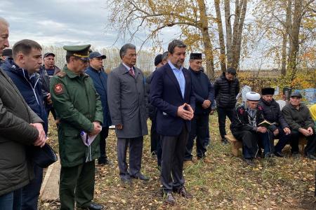 Башкирия. Александр Ющенко и Юнир Кутлугужин простились с офицером Российской Армии Асхатом Мухаметовым
