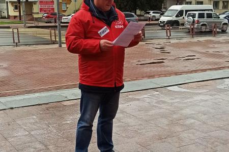 В Брянске коммунисты провели пикет, посвящённый 29-й годовщине расстрела Дома Советов
