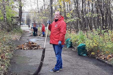 Ивановские коммунисты провели субботник на Мемориале захоронения старых большевиков