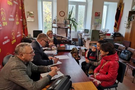 Руководитель фракции КПРФ в Мособлдуме Александр Наумов провёл приём граждан в Можайске