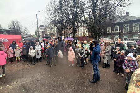Кострома. Сегодня дети рисуют троллейбус. Что они будут рисовать завтра?