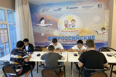 При поддержке Анатолия Бифова дети из Кабардино-Балкарской  и Карачаево-Черкесской республик приняли участие в шахматном турнире