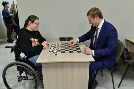 Глава Хакасии Валентин Коновалов открыл первый в республике Шахматный дом