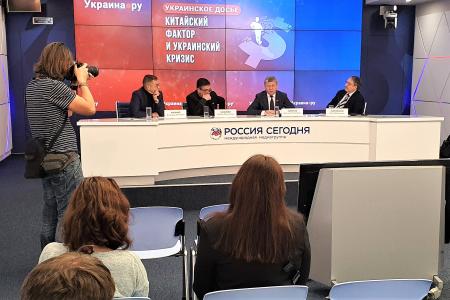 Дмитрий Новиков, Юрий Тавровский и Сергей Санакоев в дискуссии: «Китайский фактор и украинский кризис. Как "золотой миллиард" воюет с человечеством»