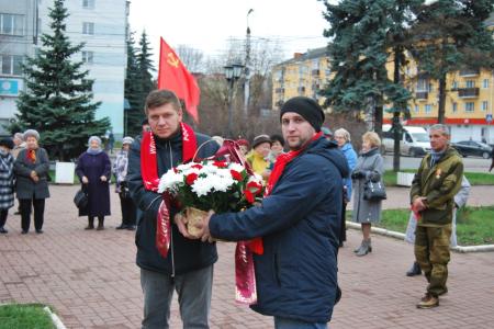 Калужские коммунисты провели митинг и автопробег в честь Дня рождения ВЛКСМ