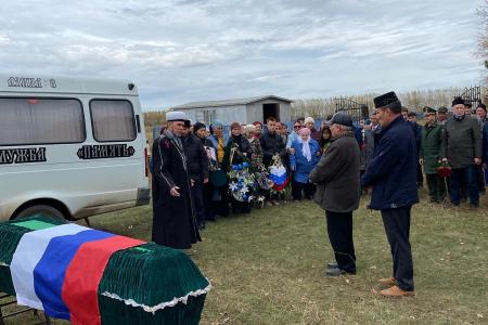 Башкирия. Александр Ющенко и Юнир Кутлугужин простились с офицером Российской Армии Асхатом Мухаметовым