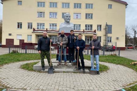 Коммунисты Пролетарского и Привокзального районов Тулы провели субботники