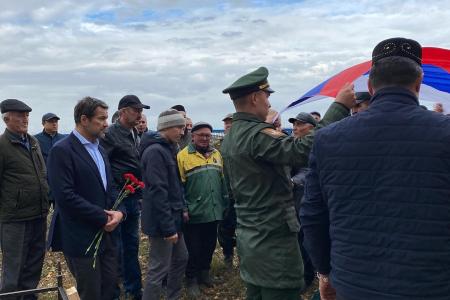 Башкирия. Александр Ющенко и Юнир Кутлугужин простились с офицером Российской Армии Асхатом Мухаметовым