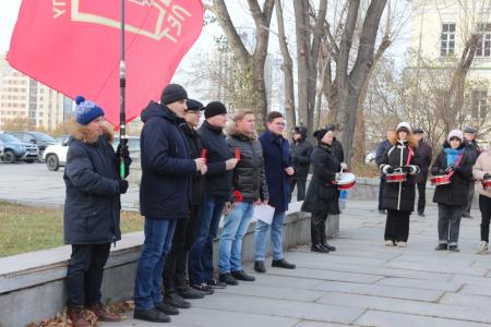 Екатеринбург. Праздничный митинг в честь 104-летия Ленинского комсомола