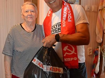 Коммунисты Калмыкии поздравили ветеранов с Днем пожилого человека