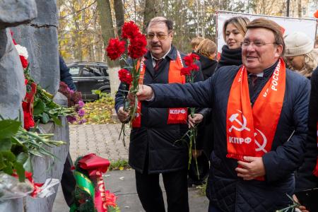Курская область. Н.Н. Иванов выступил на митинге в честь 104-ой годовщины со дня образования ВЛКСМ