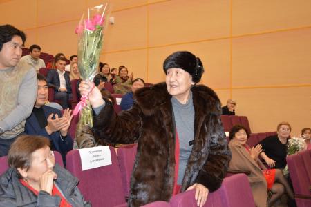 Медали ЦК КПРФ вручены прославленным артистам Калмыкии
