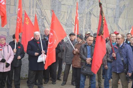 29 лет со дня трагедии: Новосибирцы вспомнили о героизме защитников Верховного Совета