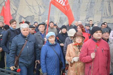 29 лет со дня трагедии: Новосибирцы вспомнили о героизме защитников Верховного Совета