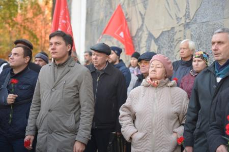 29 лет со дня трагедии: Новосибирцы вспомнили о героизме защитников Верховного Совета