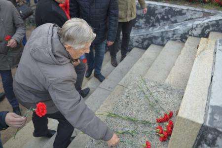 29 лет со дня трагедии: Новосибирцы вспомнили о героизме защитников Верховного Совета
