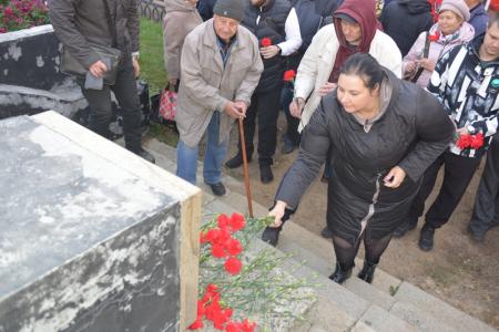 29 лет со дня трагедии: Новосибирцы вспомнили о героизме защитников Верховного Совета