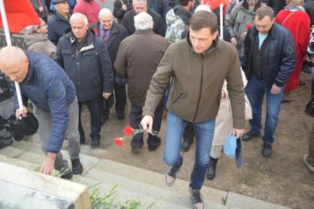29 лет со дня трагедии: Новосибирцы вспомнили о героизме защитников Верховного Совета