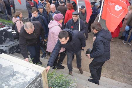 29 лет со дня трагедии: Новосибирцы вспомнили о героизме защитников Верховного Совета