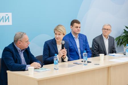 Депутат Государственной Думы РФ Ирина Филатова посетила стратегическую сессию «Перспективы технологического развития в области драг-дизайна»