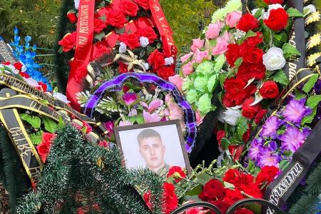 Башкирия. Александр Ющенко и Юнир Кутлугужин простились с офицером Российской Армии Асхатом Мухаметовым