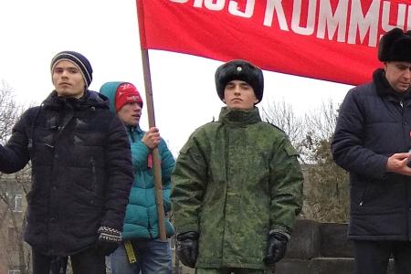 Ко Дню комсомола. Слово товарища