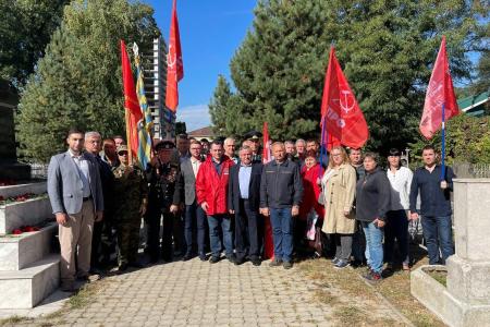 Краснодар. Активисты лево-патриотических сил почтили память павших в октябре 1993 года защитников Советской власти
