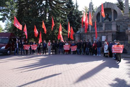 «За власть национальных интересов и в поддержку российской армии!». Пикет челябинских коммунистов