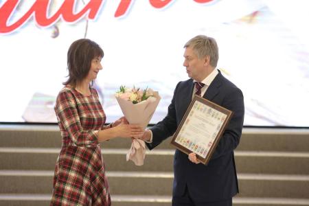 Сенатор РФ, член ЦК КПРФ А.М. Гибатдинов поздравил педагогов Ульяновской области с Днем учителя