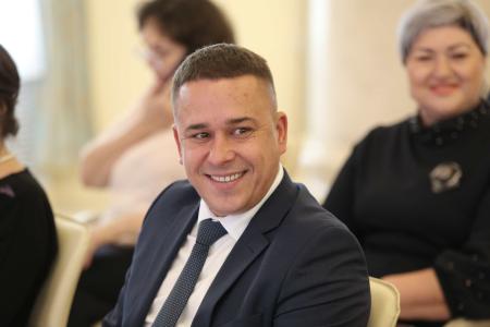 Сенатор РФ, член ЦК КПРФ А.М. Гибатдинов поздравил педагогов Ульяновской области с Днем учителя