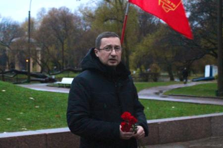 Ленинград: Субботник в ленинском шалаше, цветы комсомольцам-героям и дань памяти молодогвардейцам!