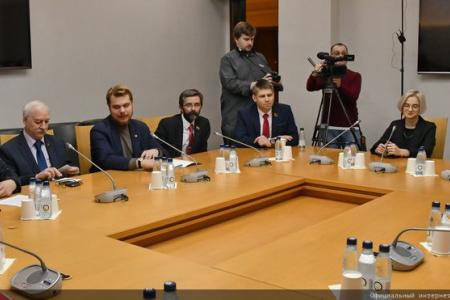 В Госдуме состоялся круглый стол на тему: «Ленинский комсомол на передовой борьбы за права молодежи»