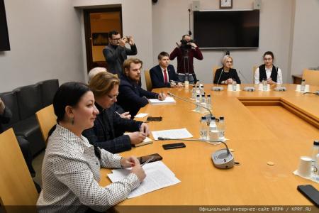 В Госдуме состоялся круглый стол на тему: «Ленинский комсомол на передовой борьбы за права молодежи»