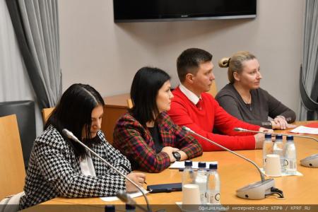 В Госдуме состоялся круглый стол на тему: «Ленинский комсомол на передовой борьбы за права молодежи»