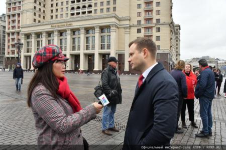 Под Знаменем Комсомола – к новым победам!