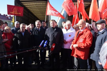 КПРФ отправила из Подмосковья на Донбасс сто второй гуманитарный конвой